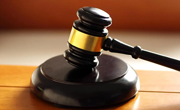 女儿整理遗物发现父亲生前向已婚女转账129万，法院一审判对方