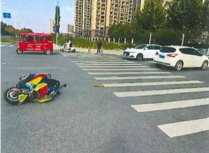 电动车“身份”困局：老人骑96.8公斤电动车被撞后身亡，司机