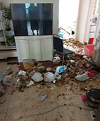 八旬老人称和保姆结婚后住房被售卖,因房子多次遭砸搬到宾馆住