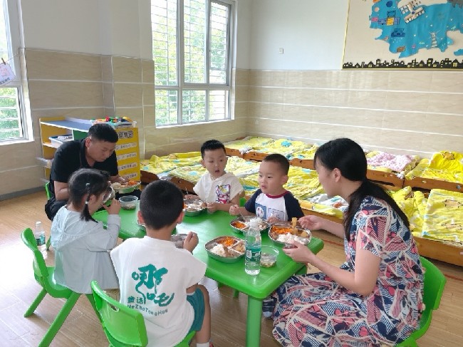“食”光有你 共“膳”美好 ——湖北沙洋县后港镇第二中心幼儿园开展膳食委员会开放日活动(图3)
