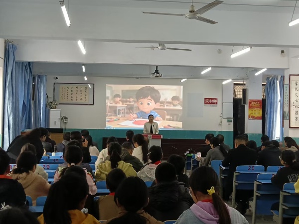 襄阳:以教育家精神铸魂强师 谱写教育强国建设华章(图2) 襄阳:以教育家精神铸魂强师 谱写教育强国建设华章(图2)