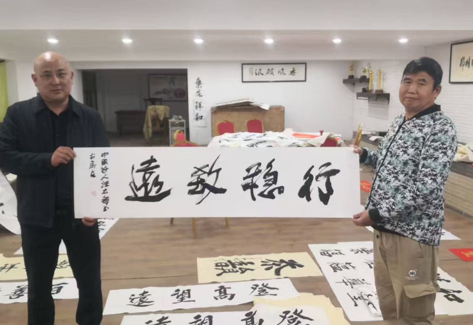 汪太银:笔蘸温情献爱心,文化惠民情暖马庄村(图2) 汪太银:笔蘸温情献爱心,文化惠民情暖马庄村(图2)