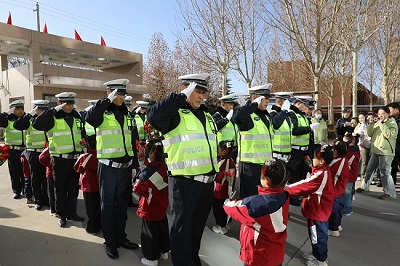 绛县举行纪念第六个中国人民警察节系列活动(图5) 绛县举行纪念第六个中国人民警察节系列活动(图5)