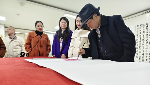 著名画家易晓明走进湖南麻阳书协笔会交流(图2)