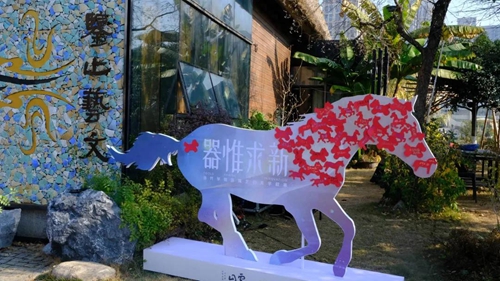 鉴止艺文丨《器惟求新》当代学院派陶艺的美学叙事启幕(图1) 鉴止艺文丨《器惟求新》当代学院派陶艺的美学叙事启幕(图1)