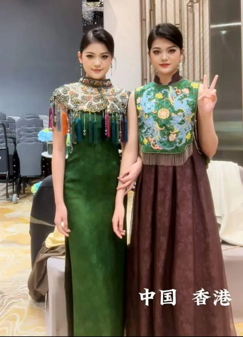 夏羽翎和夏羽砚姐妹油画《水南桥上望资江晚霞》(图9)