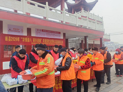 河南睢县：寒冬“腊八”送温暖   爱心企业显担当(图3)