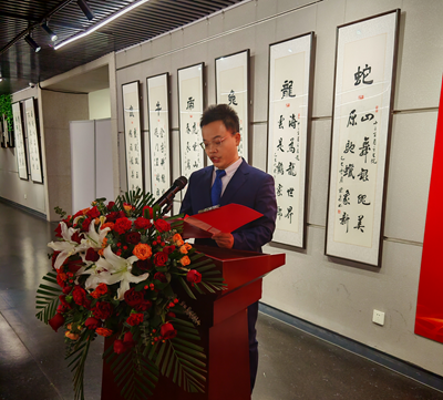 ��īƮ�������������鷨������ǿ��֮�ꡪ���������봴�¡���ХȪӭ�´��鷨��Ʒչ��ɽ���ൺ¡����Ļ(ͼ4)