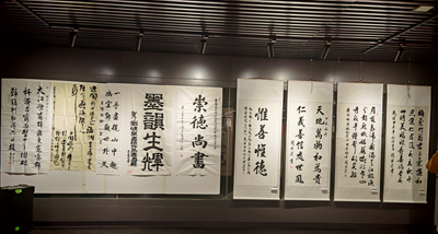 ��īƮ�������������鷨������ǿ��֮�ꡪ���������봴�¡���ХȪӭ�´��鷨��Ʒչ��ɽ���ൺ¡����Ļ(ͼ8)