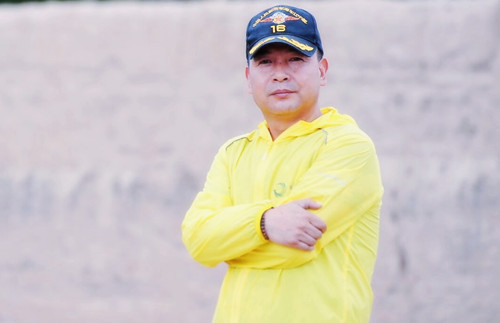 深耕廿载守初心 以文载景传中国——记《香港每日电讯》总编辑雪峰(图1) 深耕廿载守初心 以文载景传中国——记《香港每日电讯》总编辑雪峰(图1)