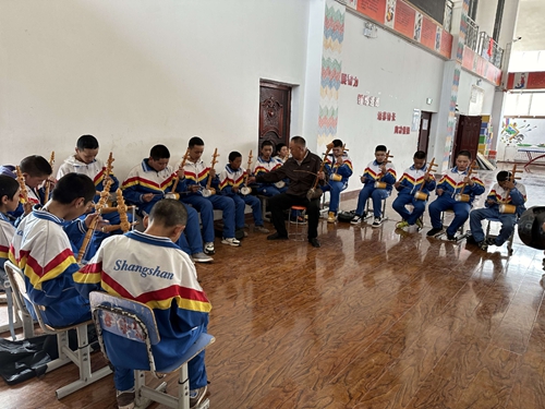 弦音绕囊谦，一弓一弦守初心——记牛角弦子传承人索才(图3)