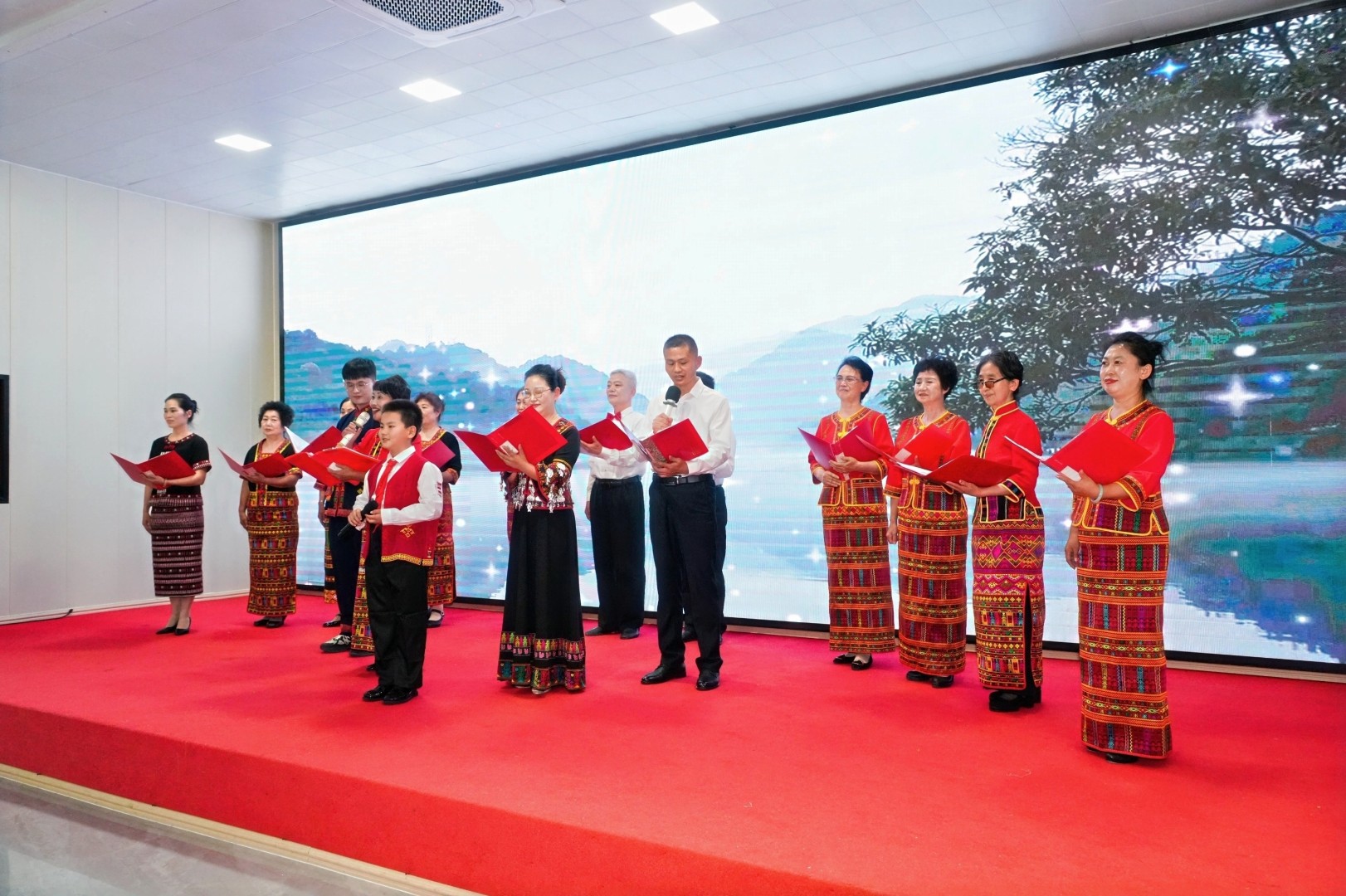 ɽ��ʫ�ϣ����ֻ��죺��ʮ�컪��ʫ�贺����ָɽ�᳡����(ͼ12)