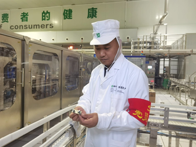 常温正能量 | “闪电侠”蒋方伟:生死瞬间的“蒙牛担当”(图1) 常温正能量 | “闪电侠”蒋方伟:生死瞬间的“蒙牛担当”(图1)