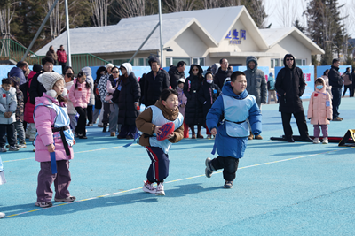 2025—2026赛季吉林省百万青少年上冰雪系列活动暨吉林省青少年冰雪趣味运动会圆满举办(图5) 2025—2026赛季吉林省百万青少年上冰雪系列活动暨吉林省青少年冰雪趣味运动会圆满举办(图5)