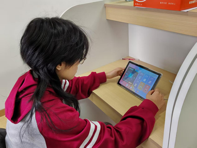 科技赋能育英才 盘锦蓝晶动漫艺术学校全面推行全校AI教学(图2)