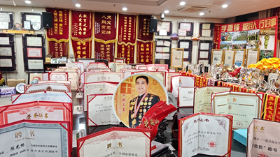 热血践初心 大爱暖金陵——陈光标发起学雷锋无偿献血公益活动 400名爱心人士挽袖献爱(图12)