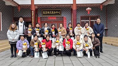 石柱村与长江委驻村工作队联合举办“三八”国际妇女节庆祝活动(图2) 石柱村与长江委驻村工作队联合举办“三八”国际妇女节庆祝活动(图2)