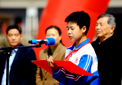 雷锋塑像驻鹭鸣 和美社区启新程——峄城区鹭鸣广场雷锋像揭幕仪式圆满举行(图7) 雷锋塑像驻鹭鸣 和美社区启新程——峄城区鹭鸣广场雷锋像揭幕仪式圆满举行(图7)