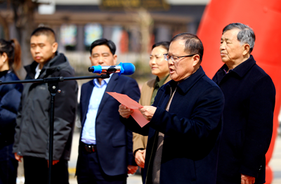 雷锋塑像驻鹭鸣 和美社区启新程——峄城区鹭鸣广场雷锋像揭幕仪式圆满举行(图8) 雷锋塑像驻鹭鸣 和美社区启新程——峄城区鹭鸣广场雷锋像揭幕仪式圆满举行(图8)