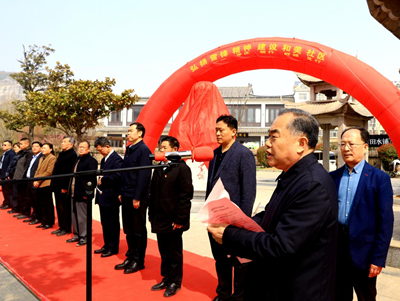 雷锋塑像驻鹭鸣 和美社区启新程——峄城区鹭鸣广场雷锋像揭幕仪式圆满举行(图4) 雷锋塑像驻鹭鸣 和美社区启新程——峄城区鹭鸣广场雷锋像揭幕仪式圆满举行(图4)