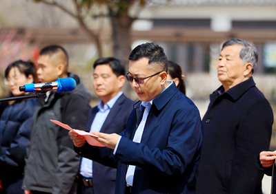雷锋塑像驻鹭鸣 和美社区启新程——峄城区鹭鸣广场雷锋像揭幕仪式圆满举行(图5) 雷锋塑像驻鹭鸣 和美社区启新程——峄城区鹭鸣广场雷锋像揭幕仪式圆满举行(图5)