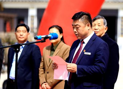 雷锋塑像驻鹭鸣 和美社区启新程——峄城区鹭鸣广场雷锋像揭幕仪式圆满举行(图6) 雷锋塑像驻鹭鸣 和美社区启新程——峄城区鹭鸣广场雷锋像揭幕仪式圆满举行(图6)