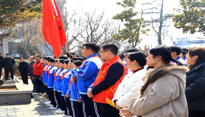 雷锋塑像驻鹭鸣 和美社区启新程——峄城区鹭鸣广场雷锋像揭幕仪式圆满举行(图11) 雷锋塑像驻鹭鸣 和美社区启新程——峄城区鹭鸣广场雷锋像揭幕仪式圆满举行(图11)