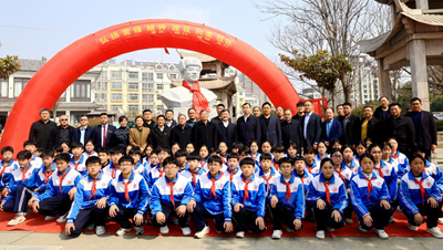 雷锋塑像驻鹭鸣 和美社区启新程——峄城区鹭鸣广场雷锋像揭幕仪式圆满举行(图13) 雷锋塑像驻鹭鸣 和美社区启新程——峄城区鹭鸣广场雷锋像揭幕仪式圆满举行(图13)