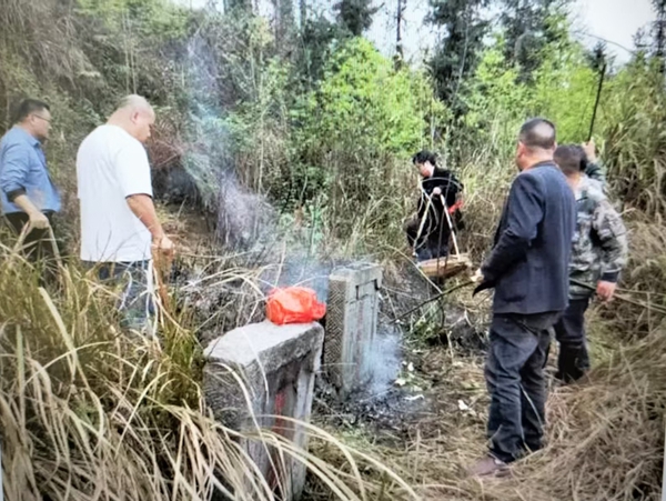 清明打火护山林 一家齐心显担当—新邵群众见义勇为扑灭山火事迹(图1) 清明打火护山林 一家齐心显担当—新邵群众见义勇为扑灭山火事迹(图1)