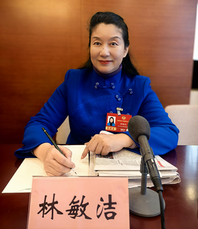 全国政协委员林敏洁履职专访：以区域国别研究赋能国际传播 以教学科研深耕传承家国记忆(图2)