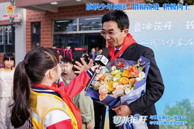 梧桐少年爱阅读 童话名家进校园——著名作家鲁冰老师走进安新小学(图6) 梧桐少年爱阅读 童话名家进校园——著名作家鲁冰老师走进安新小学(图6)