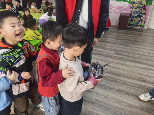 禹城市十里望回族镇：聚焦“一老一小”绘就“朝夕美好”新画卷(图2)