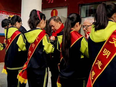 雷锋精神 代代传承——雷锋班长走进青县第一中学主题宣讲活动(图1) 雷锋精神 代代传承——雷锋班长走进青县第一中学主题宣讲活动(图1)