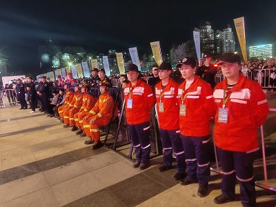 一抹志愿红,守护梨花海——中志协应急委安徽宿州服务队应邀参加梨花节开幕式保障 (图1) 一抹志愿红,守护梨花海——中志协应急委安徽宿州服务队应邀参加梨花节开幕式保障 (图1)