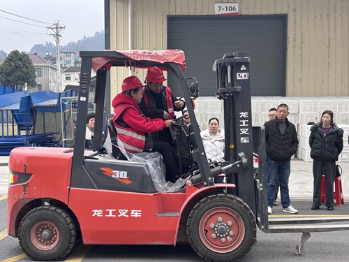 五峰真正实现“学在岗位、练在实境”(图1) 五峰真正实现“学在岗位、练在实境”(图1)