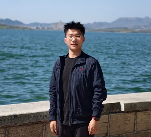 石皓中：以青春为笔 书写成长与担当(图1)