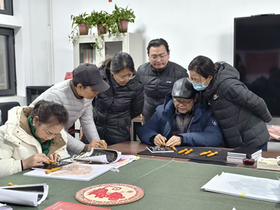   枣庄市工人文化宫版画培训班学员观摩瑞琴艺术馆(图2)