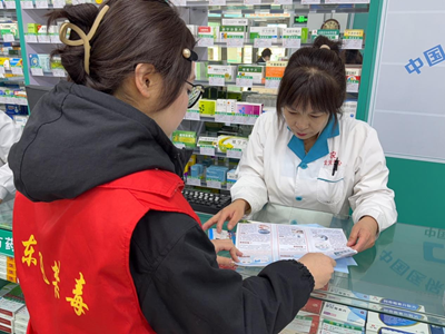 佳木斯市东风区禁毒办开展“4·15”全民国家安全教育日禁毒主题宣传活动(图3) 佳木斯市东风区禁毒办开展“4·15”全民国家安全教育日禁毒主题宣传活动(图3)