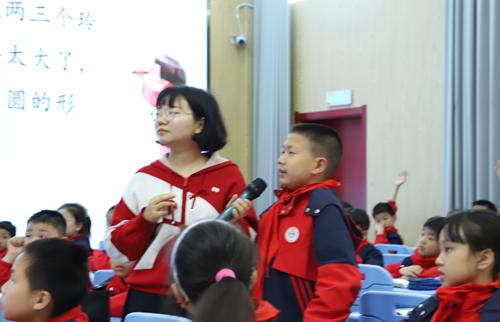 跨域携手深研文本 聚焦课堂共话设计——湖北省郭玲名师工作室联合教研活动在宜昌市深圳路小学成功举办(图3)