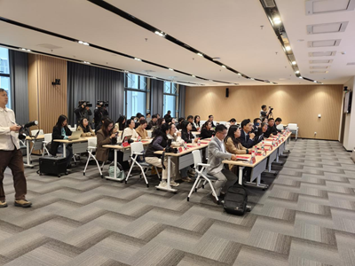 �Ͼ��������Ļ��о���Ӧ����ϯ���ϴ�ѧ"���"�ͼ����ģ�ͷ�����(ͼ4)