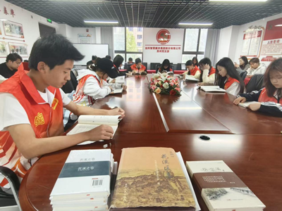 书香花溪・悦读悦行——迎2026年全民阅读活动周暨“读懂花溪”读书分享会圆满举办(图1)