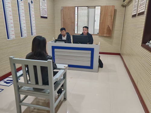 深夜酒店上演“盗梦空间”： 一通无人接听的报警电话，牵出惊心反转(图1)