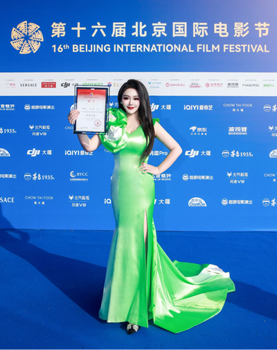 第十六届北京国际电影节华人时尚盛典隆重举行，荣誉主席安婷跨界绽放文化魅力(图1)