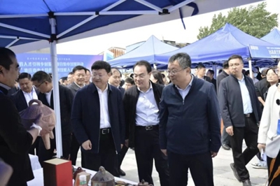     山东省人才引领乡村振兴项目对接活动暨"农行杯"枣庄市乡土特色品牌技能人才大赛启动仪式隆重举行(图15)