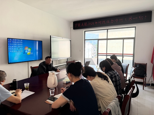 沙镇溪财政所举办新闻信息培训  特邀“土专家”梅大春为通讯员“传经送宝”(图1)