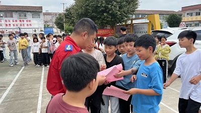 安全宣讲进校园 筑牢成长防护墙——临河店镇开展校园安全主题教育演练活动(图2) 安全宣讲进校园 筑牢成长防护墙——临河店镇开展校园安全主题教育演练活动(图2)