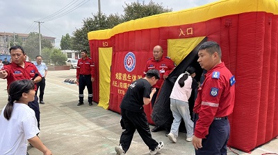 安全宣讲进校园 筑牢成长防护墙——临河店镇开展校园安全主题教育演练活动(图4) 安全宣讲进校园 筑牢成长防护墙——临河店镇开展校园安全主题教育演练活动(图4)