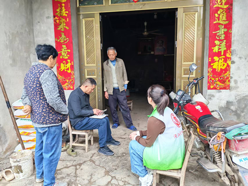 民政社工入户精准核查 兜牢民生保障底线(图1)