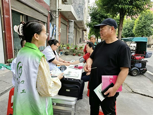 守护“夕阳红”，健康暖人心——四季红镇开展老年人健康筛查活动(图1)
