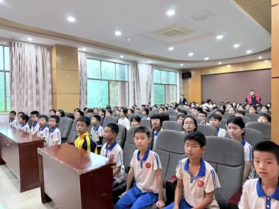 琪沁正能量携手爱心企业为祁东风石堰镇启航学校学子捐赠爱心鞋履(图3)